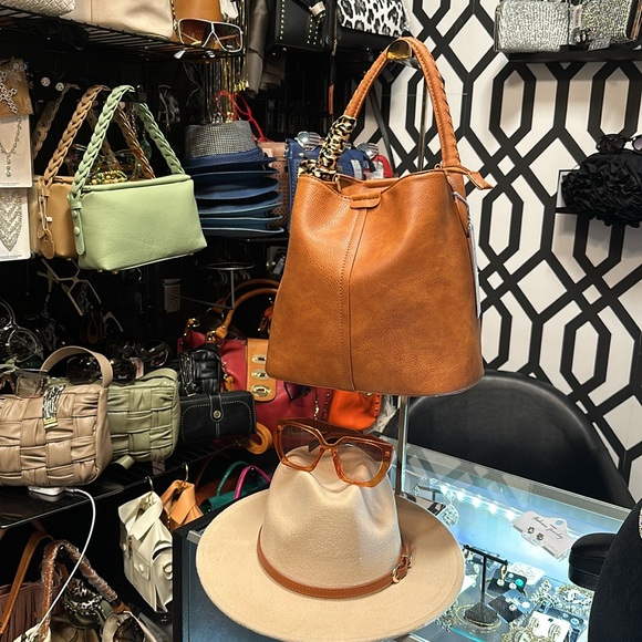 A beautiful Vegan handbag color Rust - Picture 3 of 16